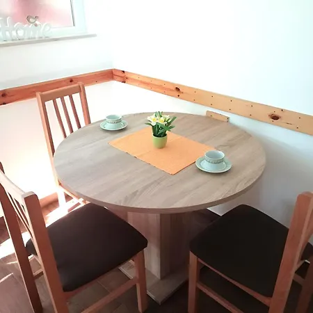 17 * Makarska